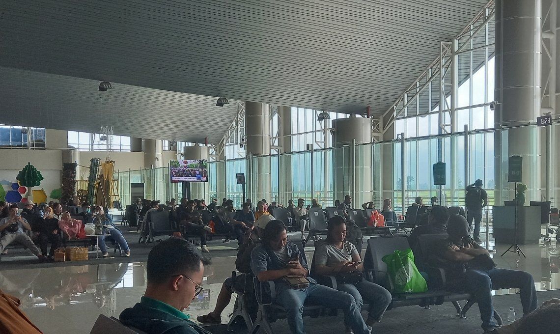 Bandara Sam Ratulangi Tutup Akibat Erupsi Gunung Ruang