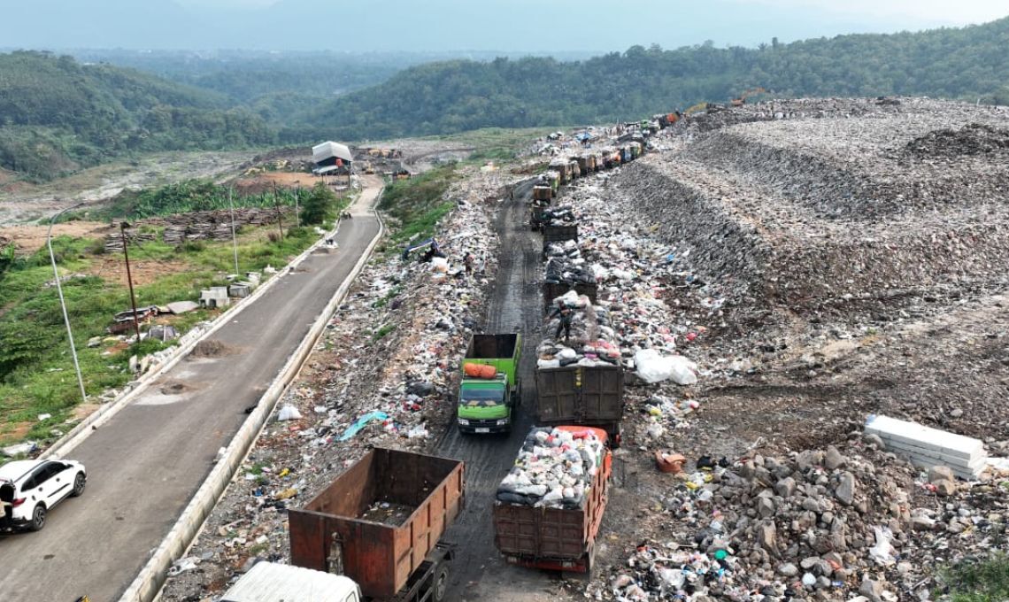 DLH Jabar Sebut Sampah Bandung Raya Di TPA Sarimukti Terkelola Baik