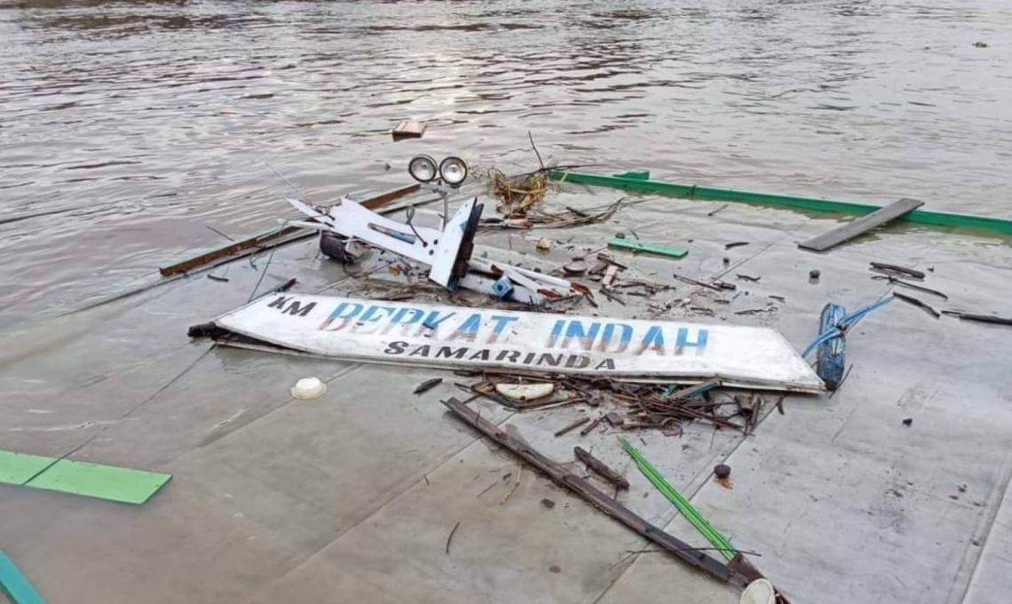 BPBD Kukar Cari Korban Kecelakaan Kapal Di Sungai Mahakam